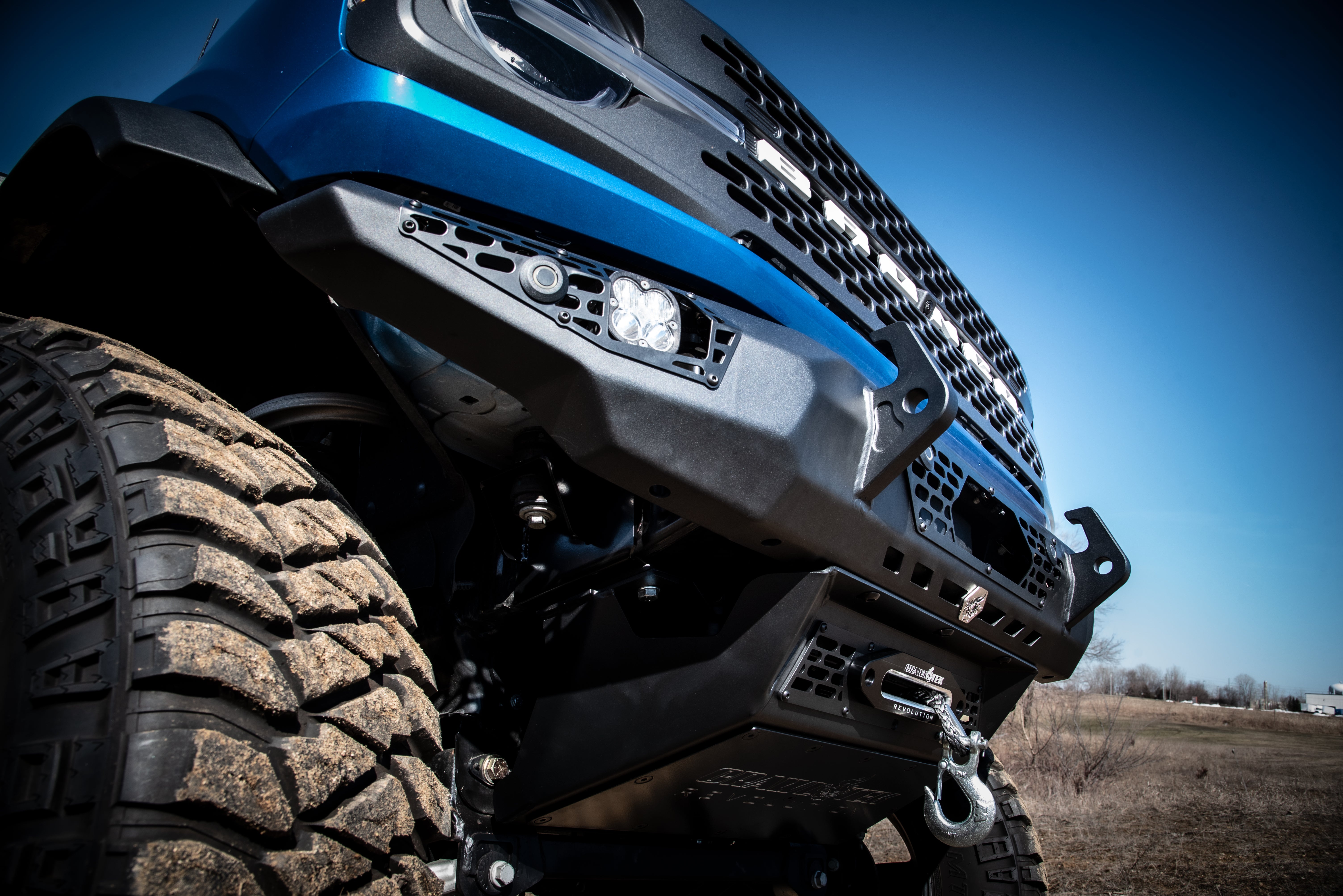 https://serenity-foxfactory.asset.akeneo.cloud/fox_asset_family/media/Blue_Bronco_CWL_Front_bumper_lights_radar_01.jpg https://serenity-foxfactory.asset.akeneo.cloud/fox_asset_family/media/Blue_Bronco_CWL_Front_bumper_lights_radar_01.jpg