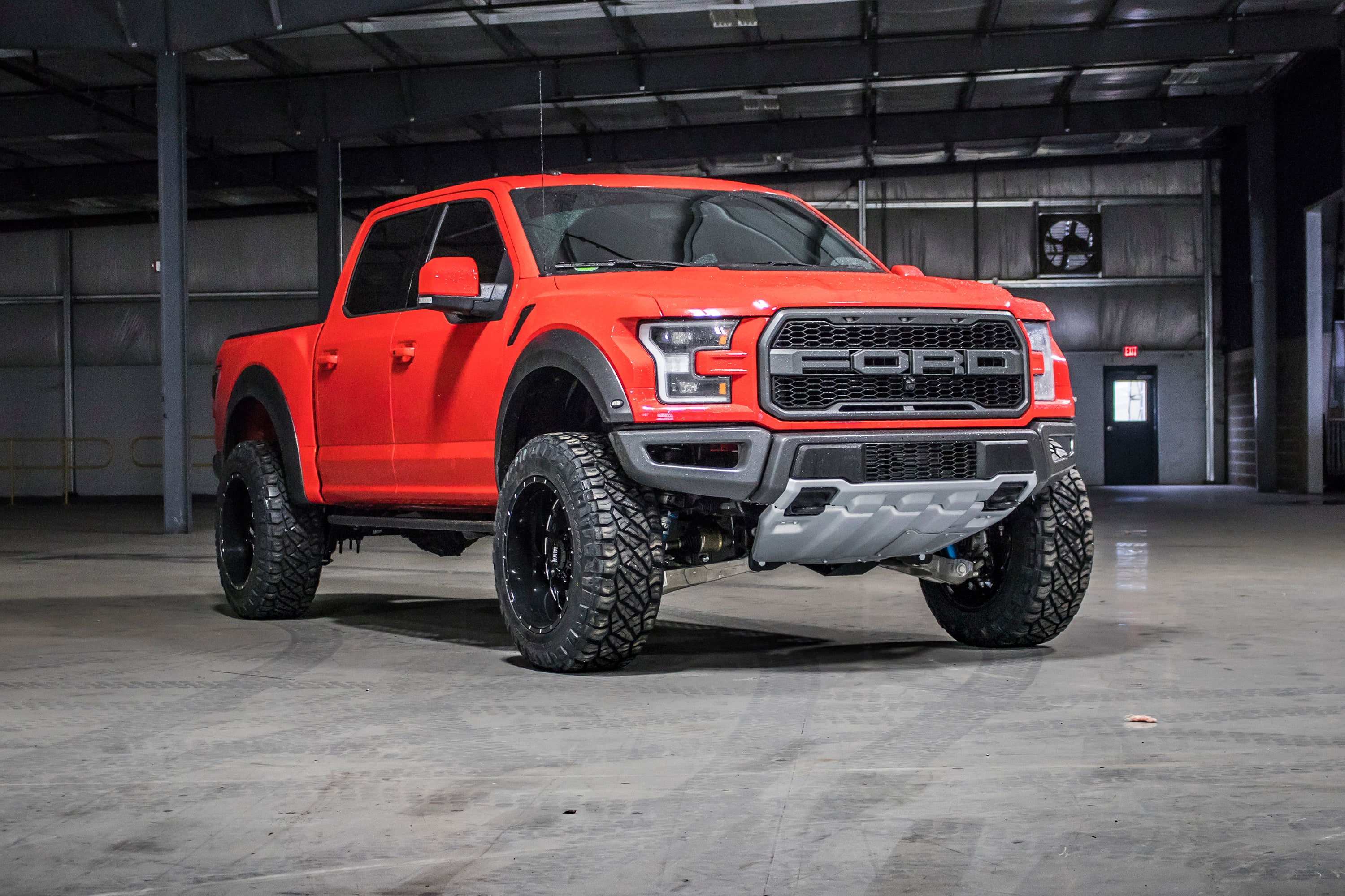 https://serenity-foxfactory.asset.akeneo.cloud/fox_asset_family/media/F150Raptor_2019_B4in_01.jpg