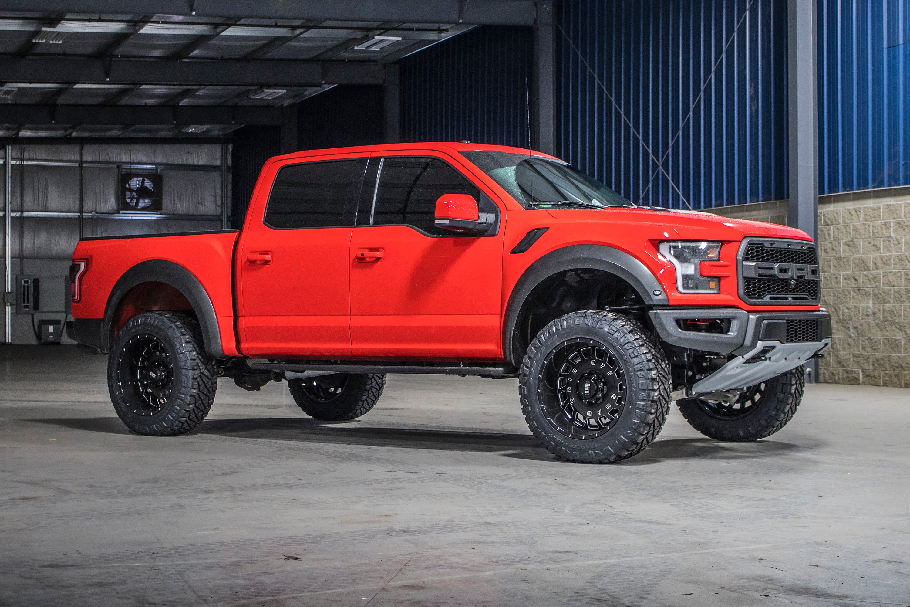 https://serenity-foxfactory.asset.akeneo.cloud/fox_asset_family/media/F150Raptor_2019_B4in_02.jpg
