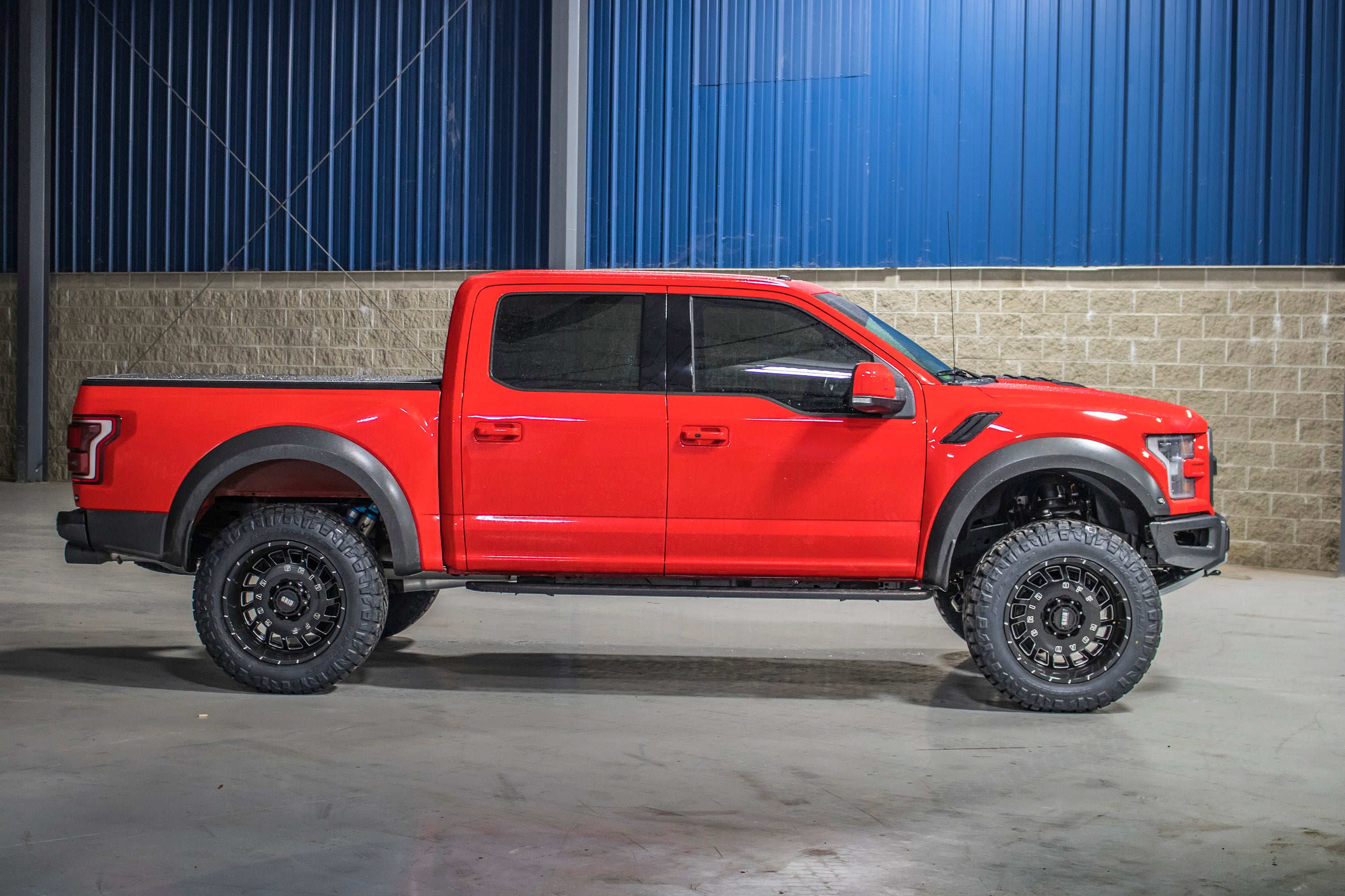 https://serenity-foxfactory.asset.akeneo.cloud/fox_asset_family/media/F150Raptor_2019_B4in_03.jpg