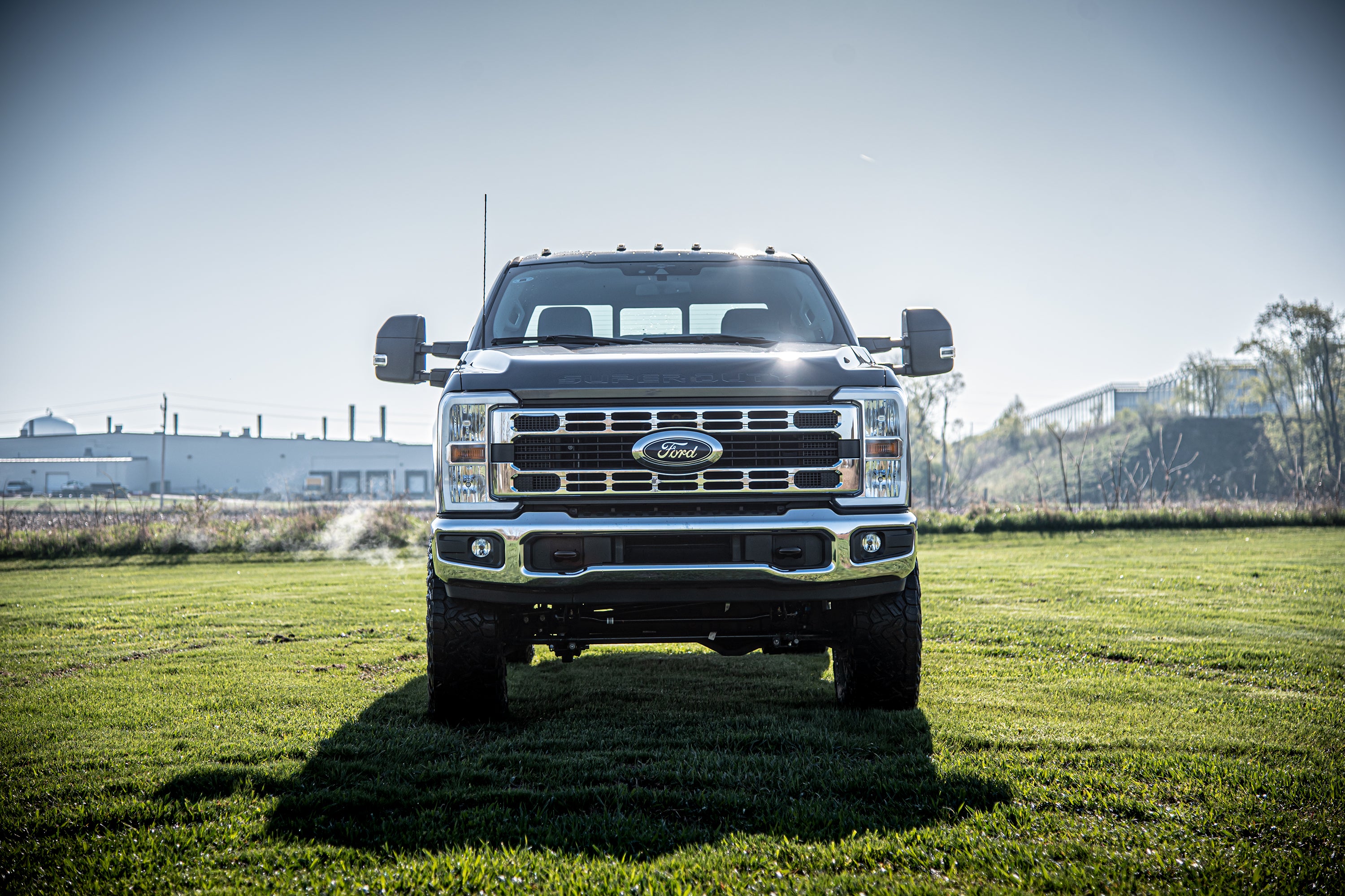 https://serenity-foxfactory.asset.akeneo.cloud/fox_asset_family/media/Ford_F250TREMOR_2023_Z5_05.jpg