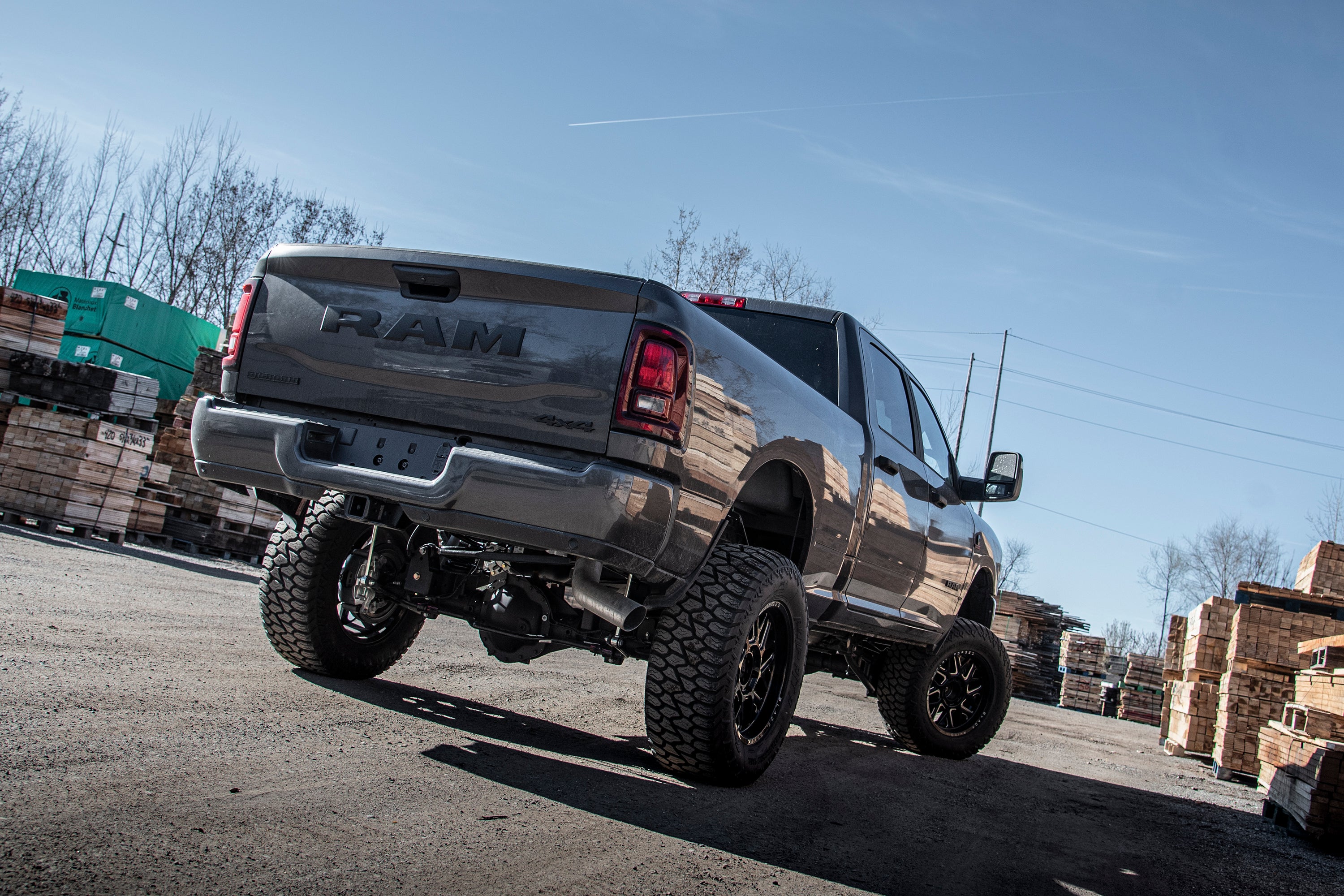 https://serenity-foxfactory.asset.akeneo.cloud/fox_asset_family/media/RAM2500_2025_B6inRA_07.jpg