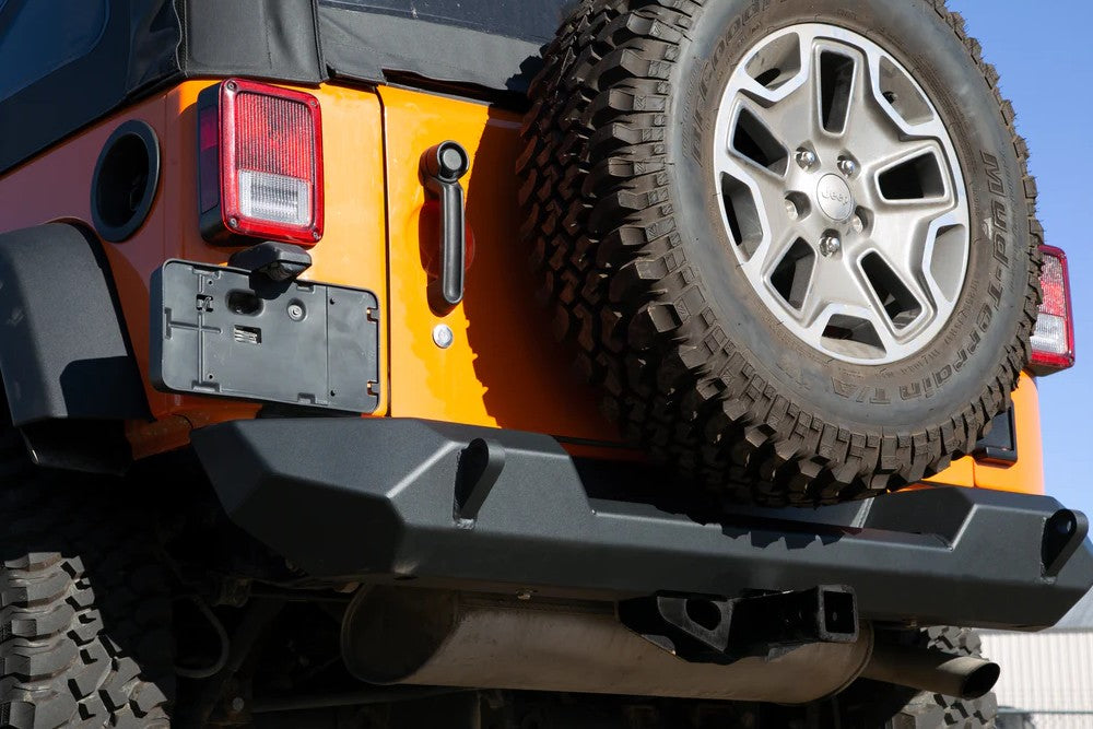https://serenity-foxfactory.asset.akeneo.cloud/fox_asset_family/media/cwl_jk20201_lifestyle_03_jeep_jk_pyro_mid_width_rear_bumper.jpg